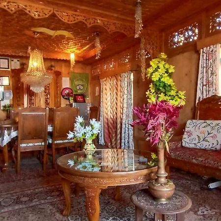 Srīnagar Houseboat New Suzan酒店 外观 照片