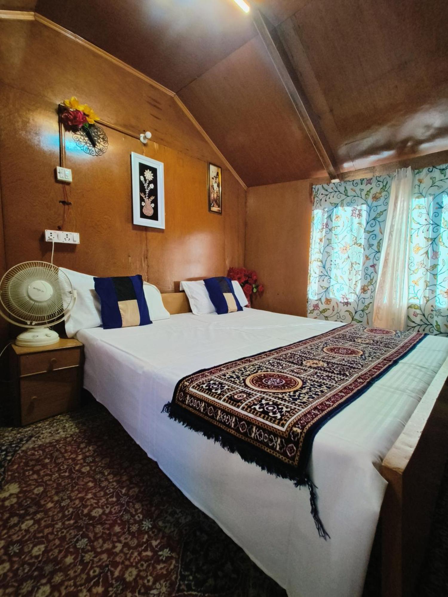 Srīnagar Houseboat New Suzan酒店 外观 照片